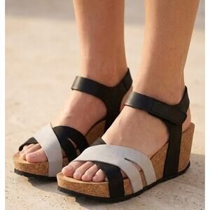 ERIC MICHAEL OLYMPIA WOMEN'S SLINGBACK in Black & White